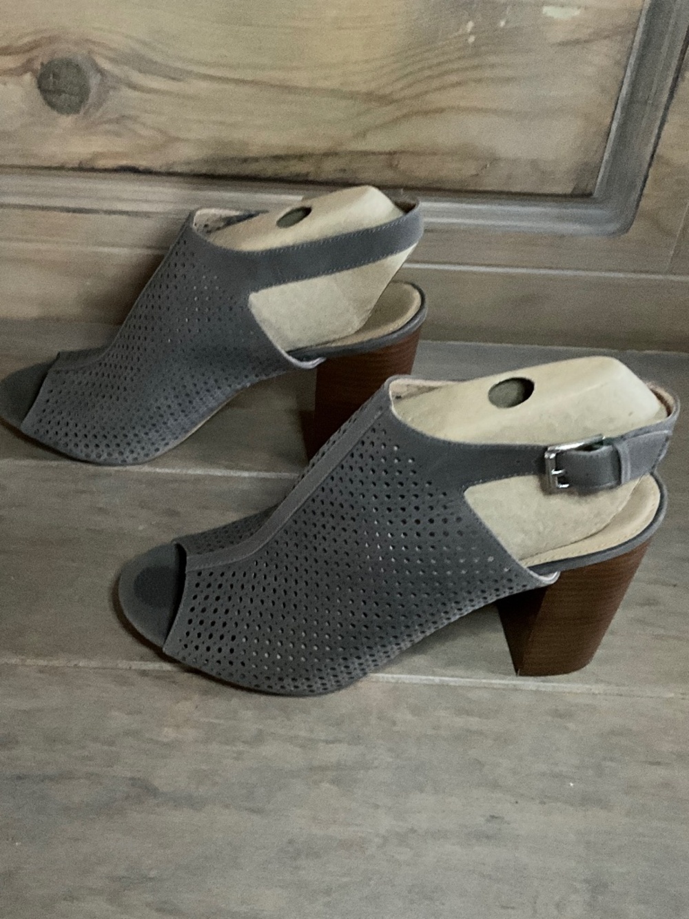 Halogen NWT Gray Brushed Leather Perforated Slingback Heel W10/UK8 4" RN58565
